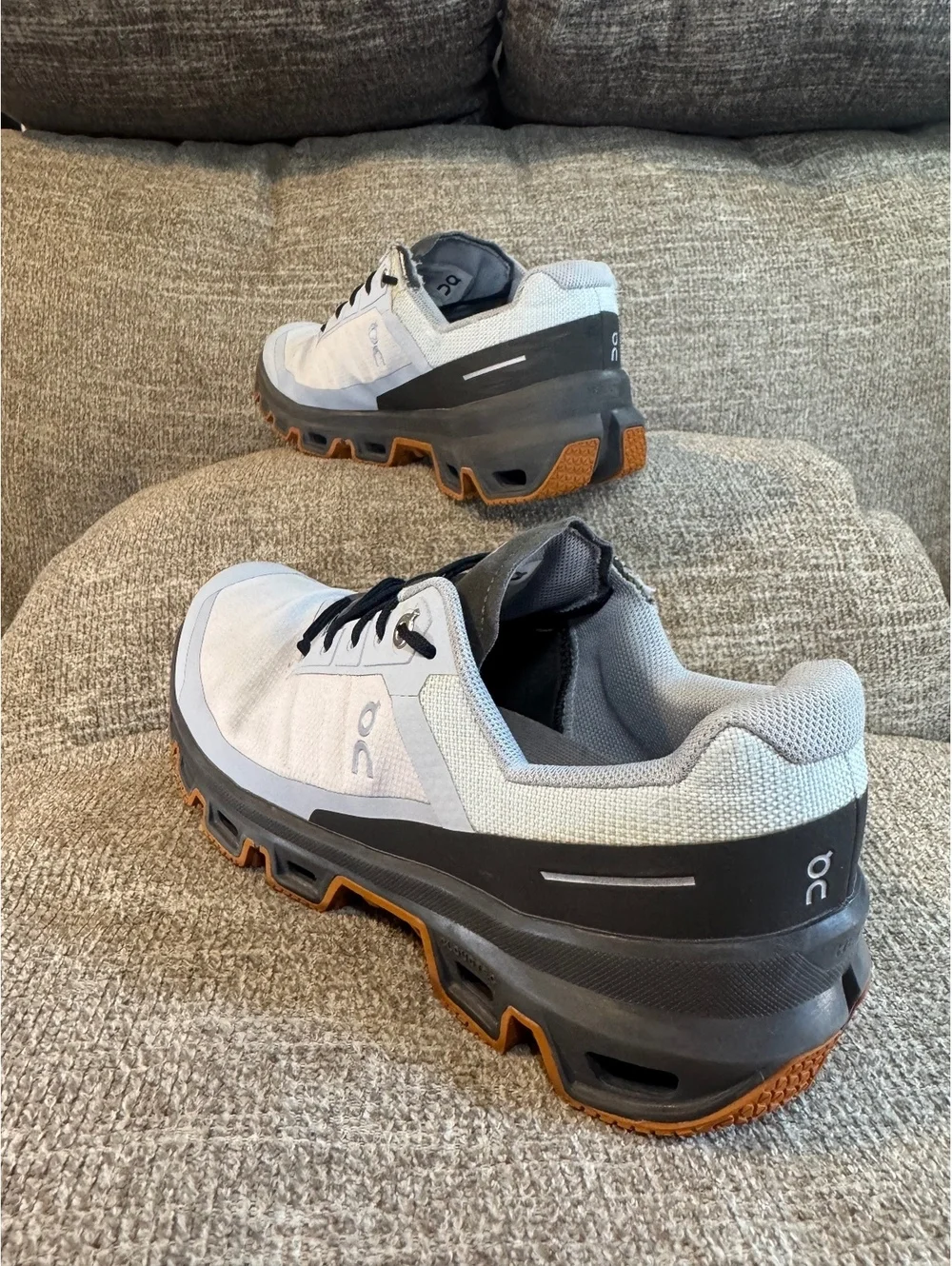 On Running Cloudventure Trail Shoes Glacier/Thorn Men’s Size 7.5